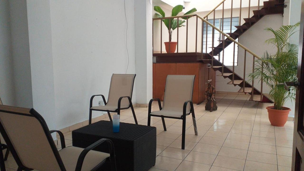 Hostal Los Heroes Antiguo Cuscatlán Εξωτερικό φωτογραφία