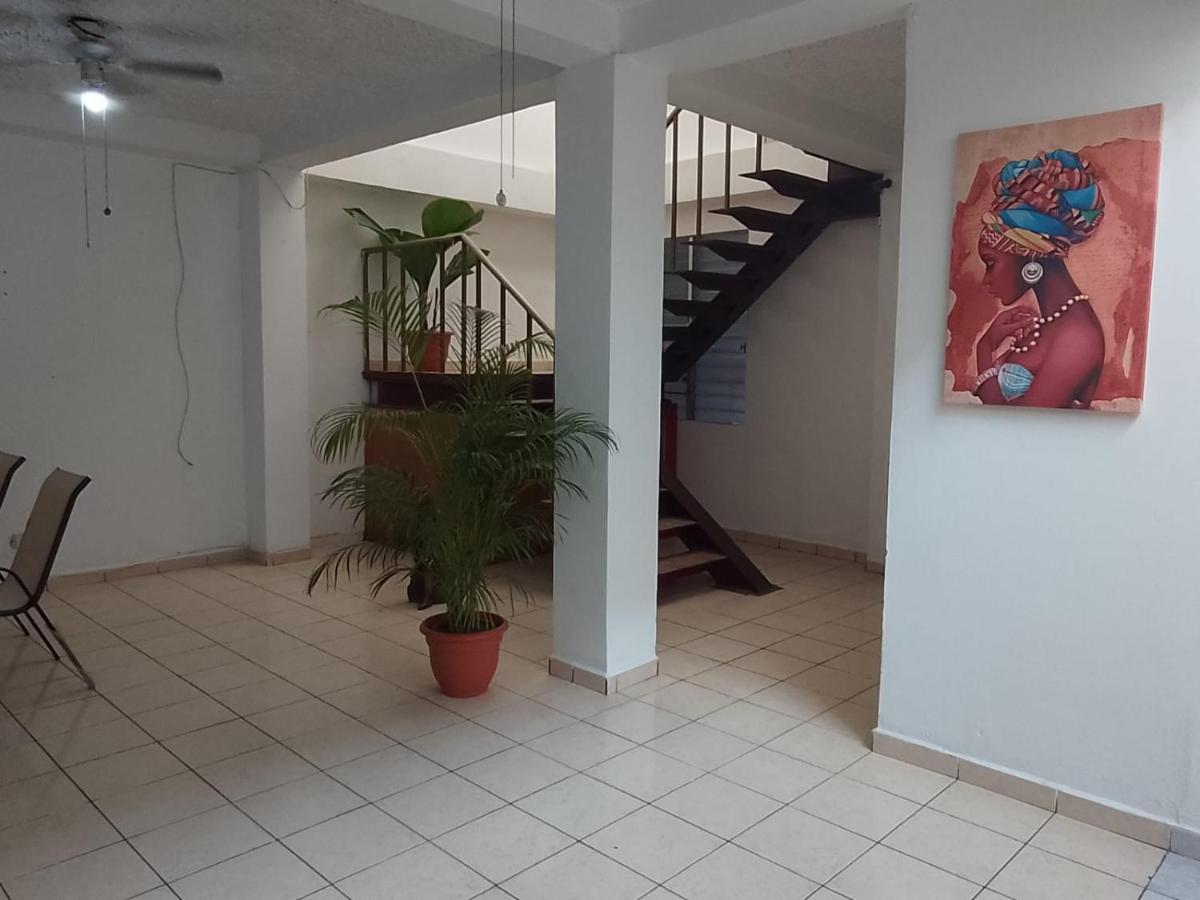 Hostal Los Heroes Antiguo Cuscatlán Εξωτερικό φωτογραφία